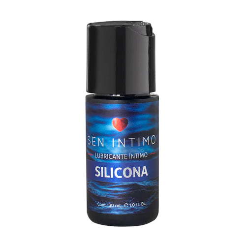 Fotografía de un frasco de Lubricante Íntimo de Silicona SEN ÍNTIMO de 30 ml, con un diseño de corazón sobre un fondo que simula agua, enfatizando su textura a base de silicona y su uso a prueba de agua.