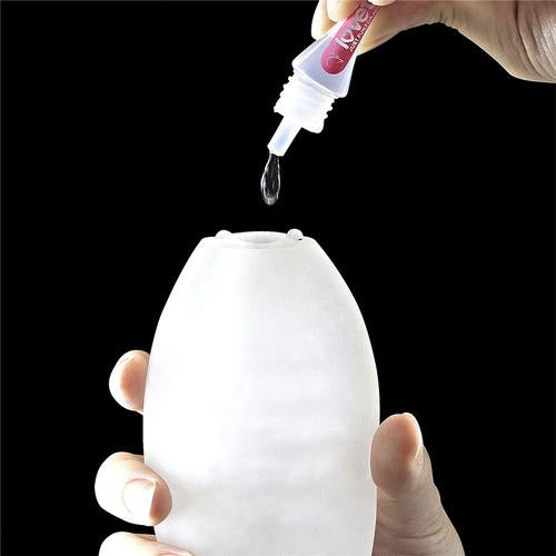 Masturbador masculino Giant Egg Stamina Nodules con su mitad superior retirada para mostrar el interior y la textura con nódulos